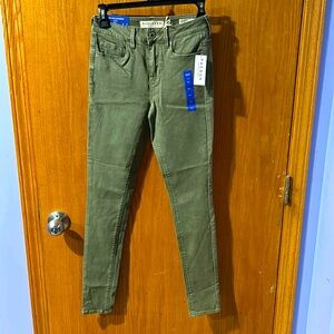 Bullhead super soft high-rise skinniest jean. Ultrasoft stretch denim. Olive.